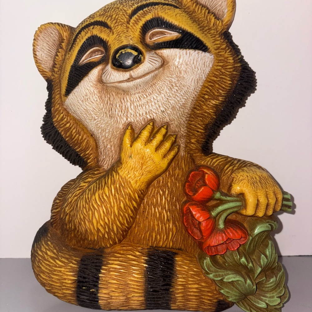 Raccoon Homco Plastic 10" Wall Hanging - Wall Decor Plaque 1977 USA 7487 Syroco
